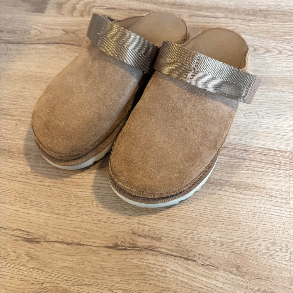 UGG Chestnut Goldenstar Clogs - Picture 6 of 8